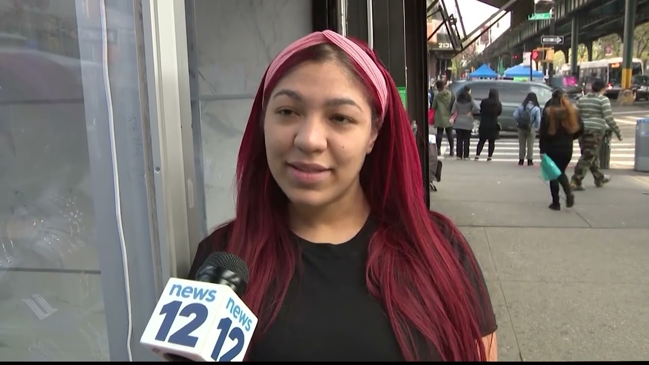 Caught on video: Smash-and-grab thieves use sledgehammer to rob Bronx jewelry store