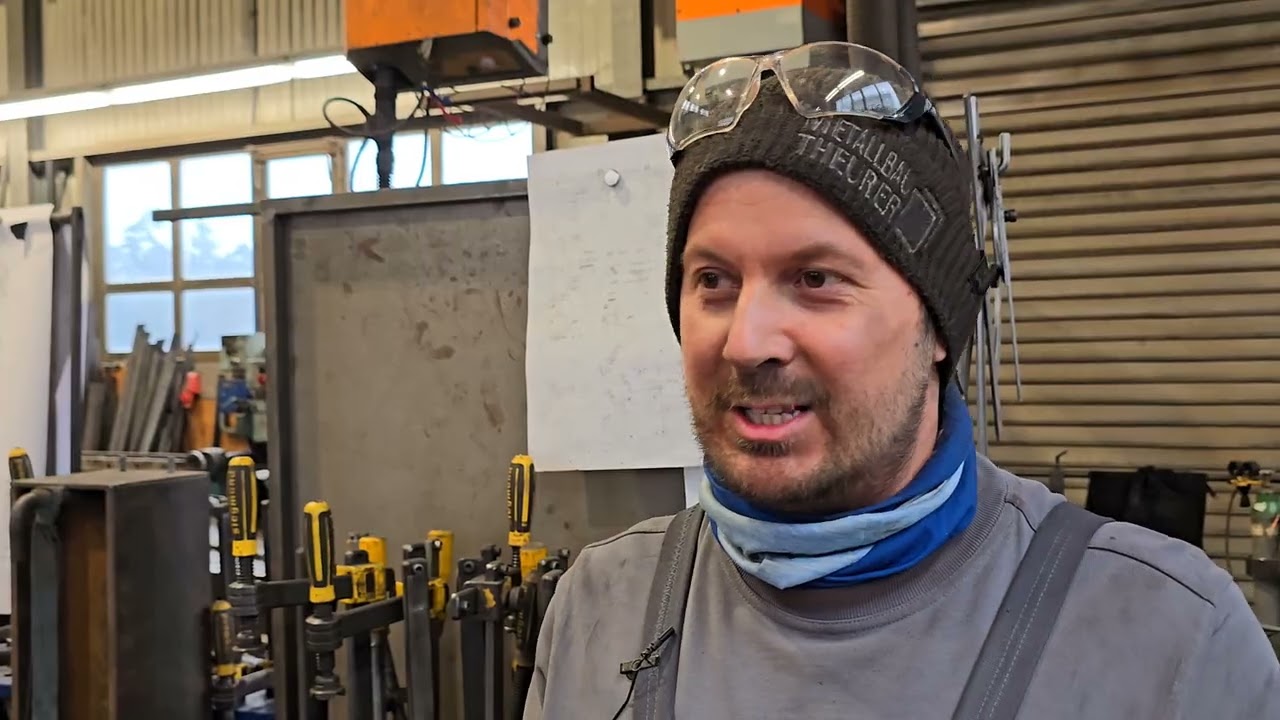 Teil 1: Wie ein Gedenkzeichen für den Volksbund entsteht — die Schlosserei