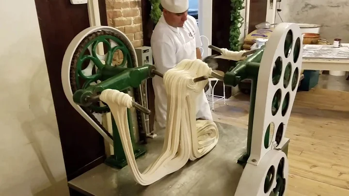 Making Saltwater Taffy at La King's Confectionery ...