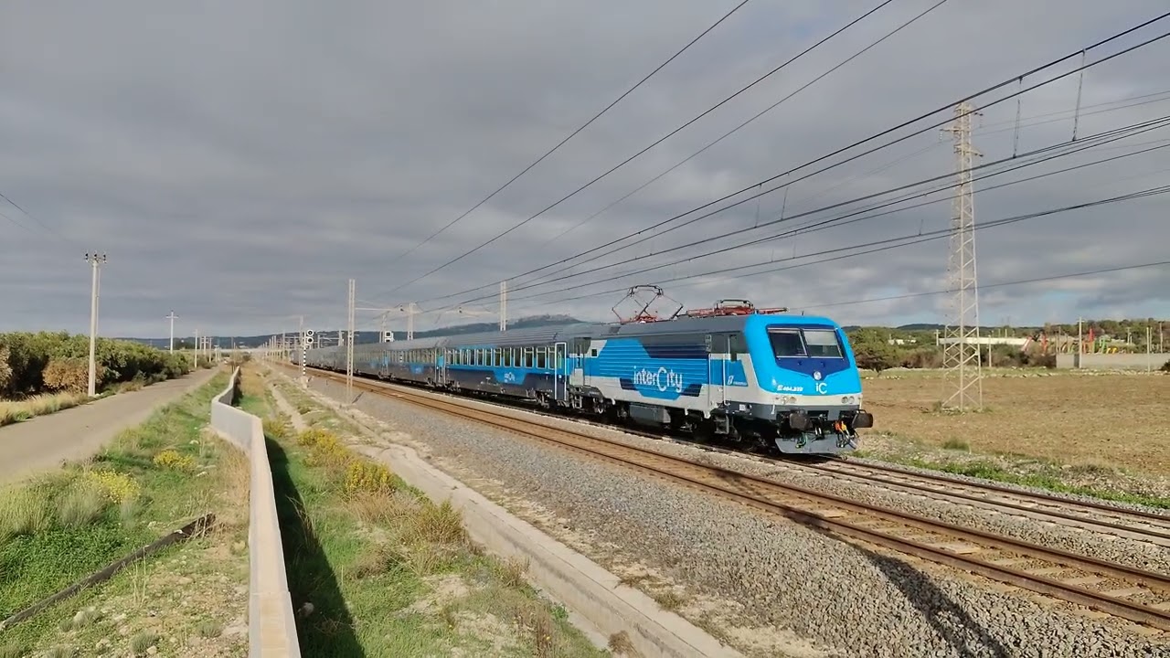 ICN 765 Milano - Lecce in DTS di E464 in nuova livrea in transito.