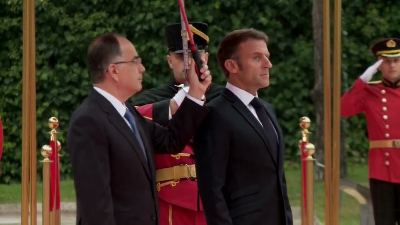 Vizita e parë në Shqipëri, Macron pritet në ceremoni zyrtare nga Bajram Begaj