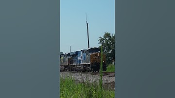 CSX Conrail Heritage Unit leads X204