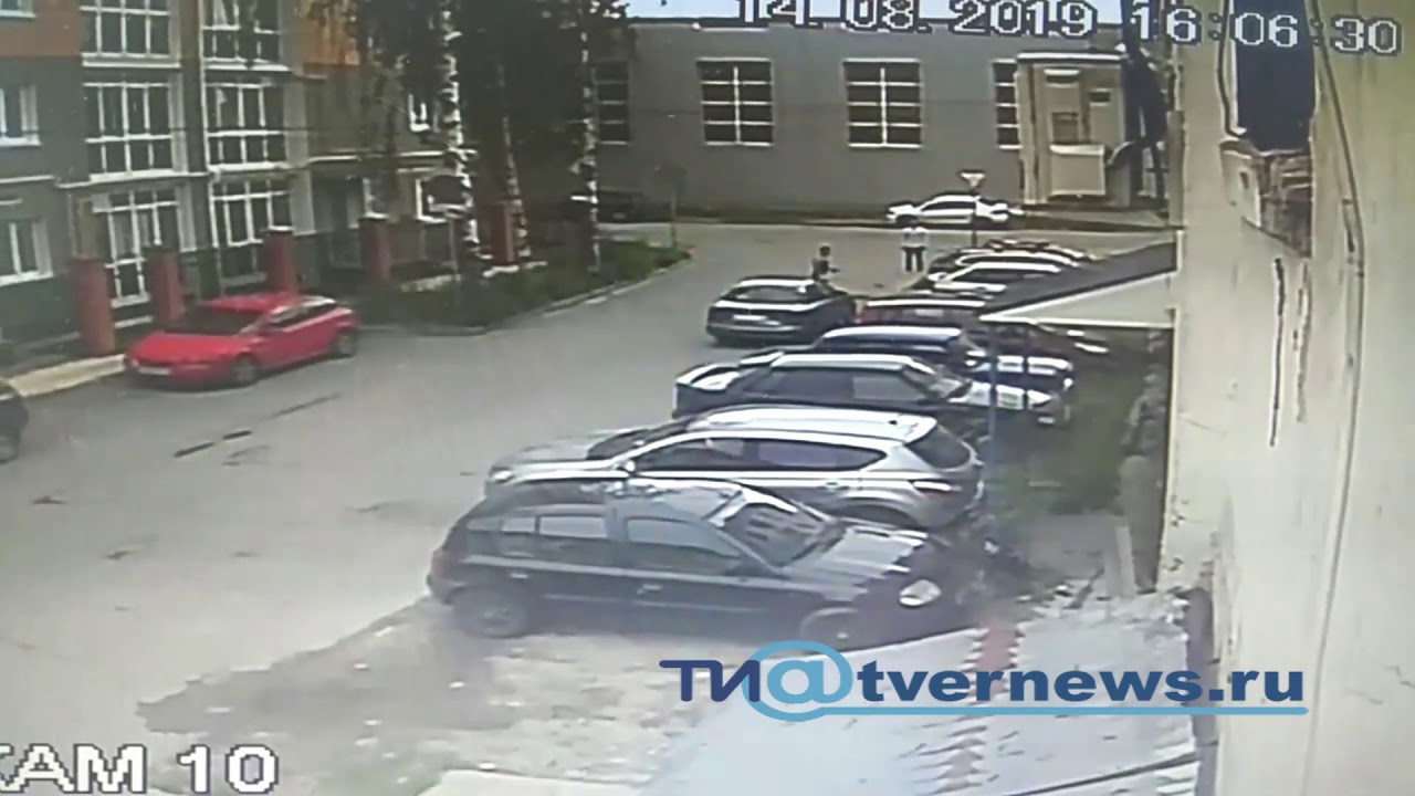 Поцарапал машину и уехал
