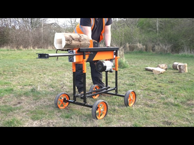 Forest Master FMX4-PRO Electric Log Splitter in Action