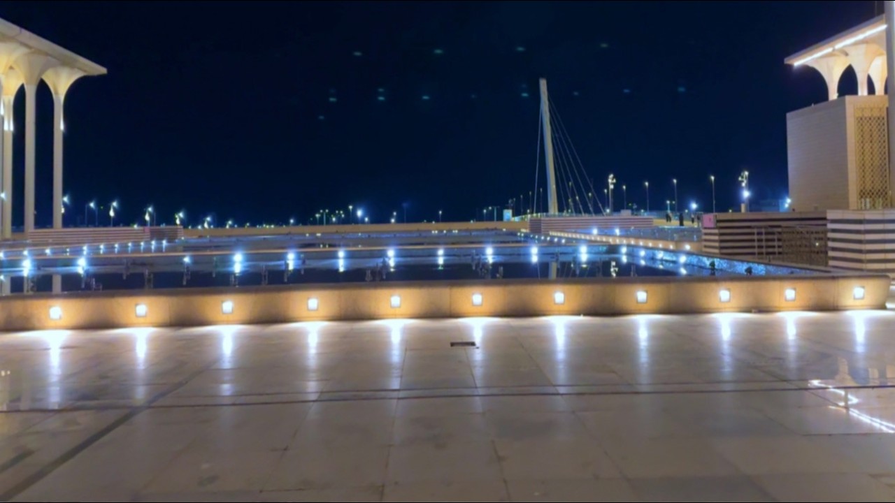 قارئ من البوسنة والهرسك.. دخول المصلين إلى جامع الجزائر على وقع تلاوة للقارئ عبد الرحمن عبد المنعم