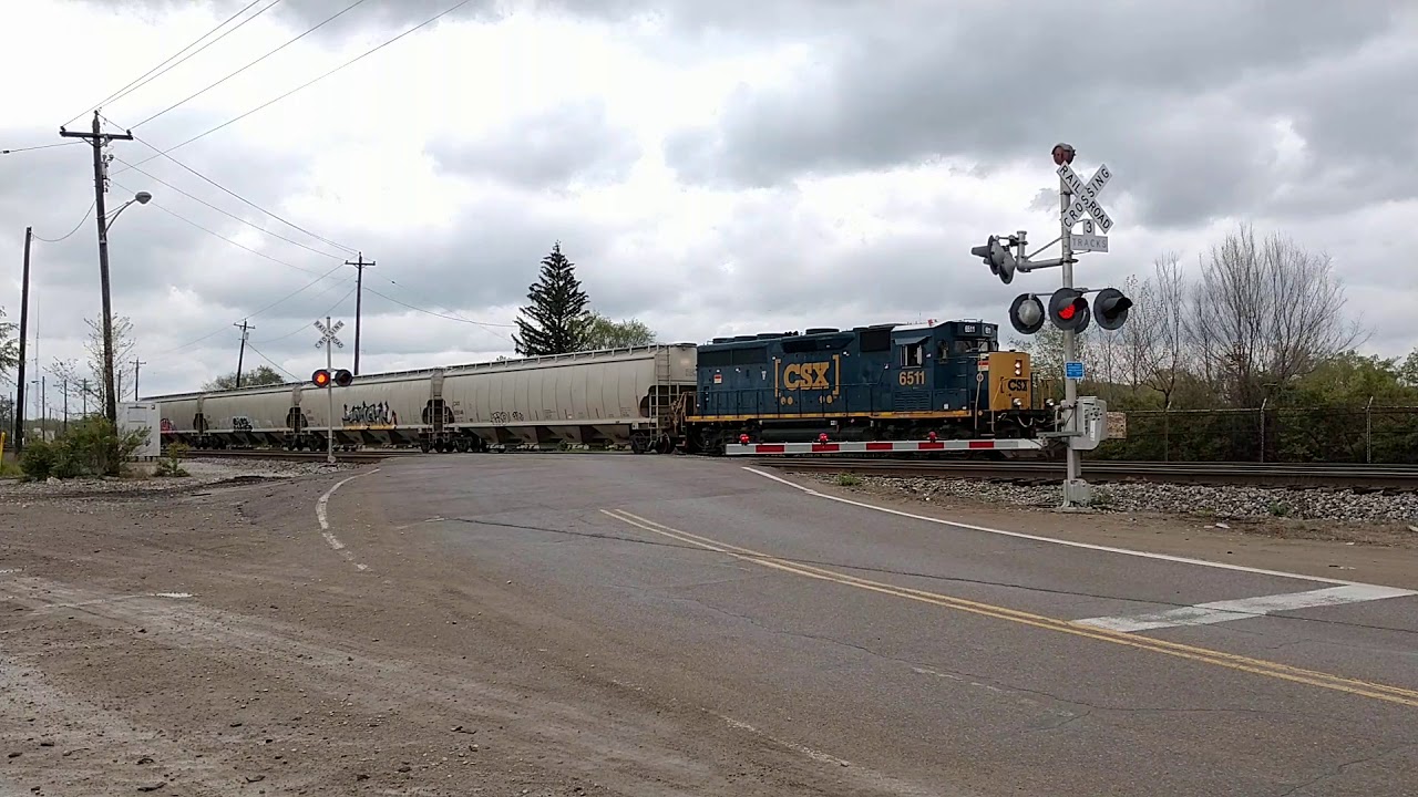 Lots of CSX and Norfolk Southern Trains in Hamilton Ohio