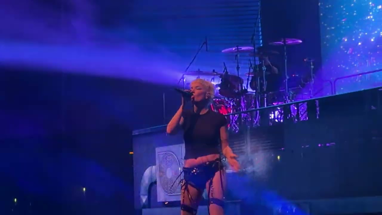 HALSEY - COLORS (LIVE IN GERMANY) BACK TO BADLANDS