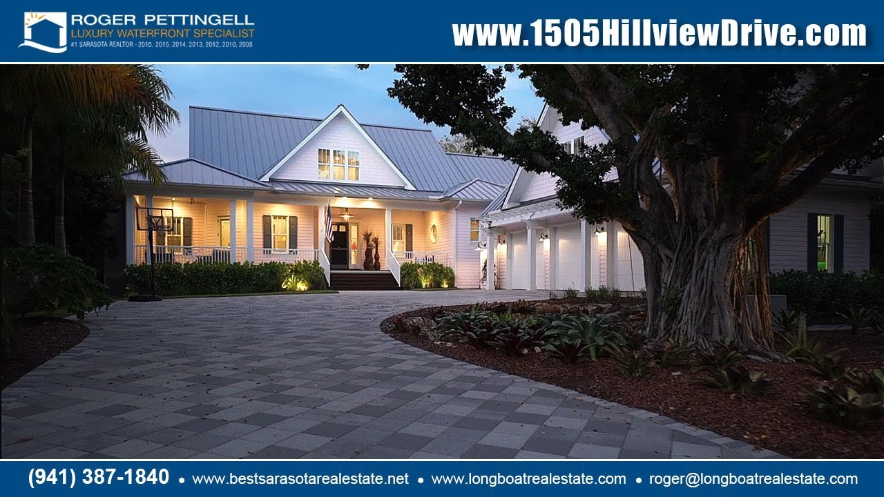 Waterfront estate built to the highest standards in Harbor Acres, Sarasota