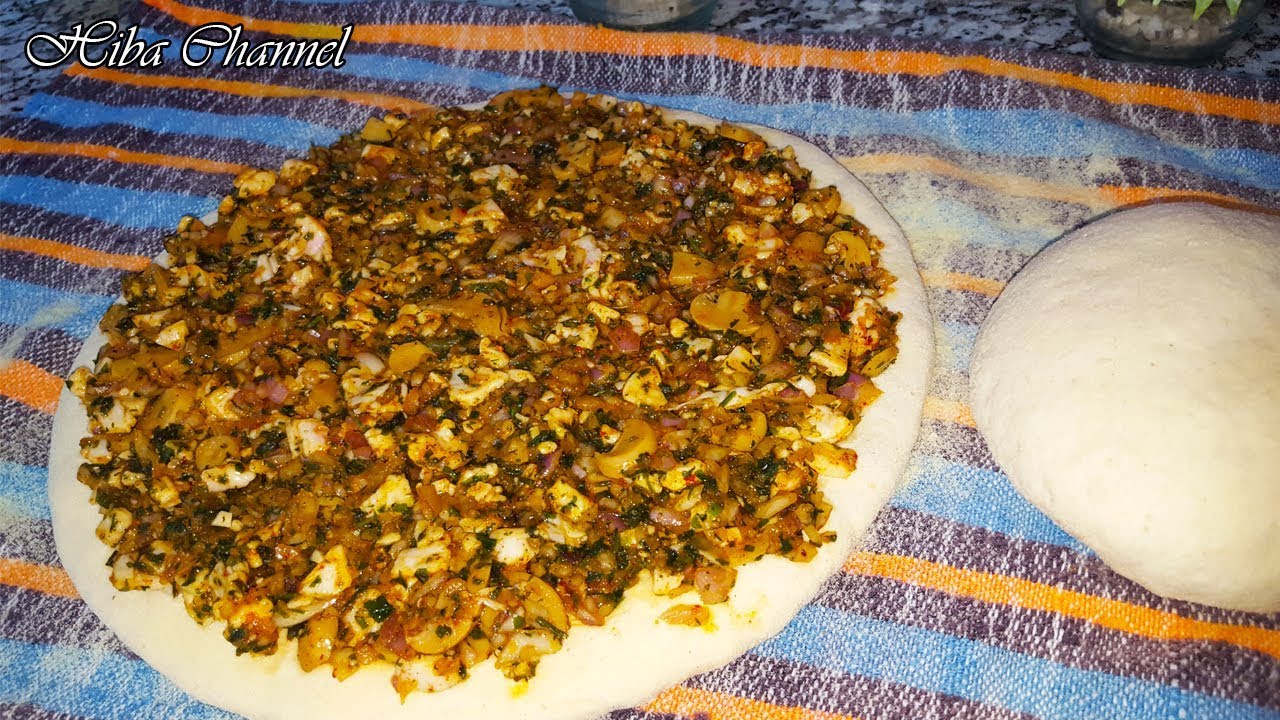 اكبر خبزة بشمال إفريقيا 😀 معمرة بالشحمة والبصلة تصورو كيفاش حتى دخلتها للفران الحيلة حسن من العار هه