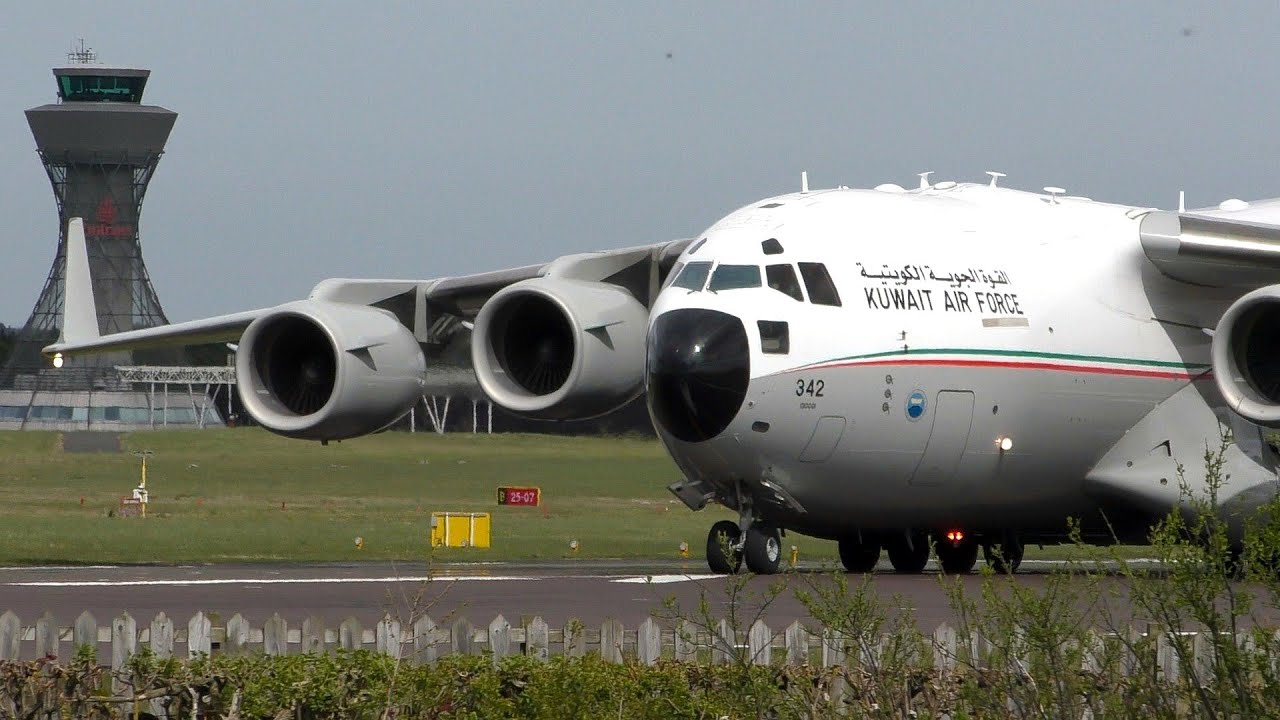 KAF342 Boeing C-17 Globemaster landing at Newcastle Airport