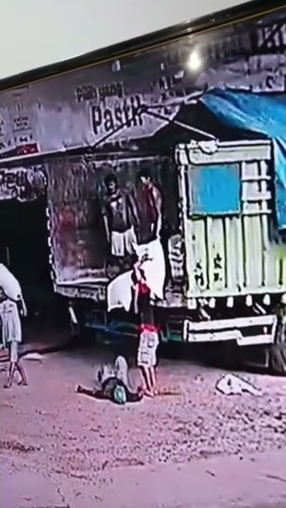 Lucu‼️Kasian kang kuli angkat#short #lucu #tiktok