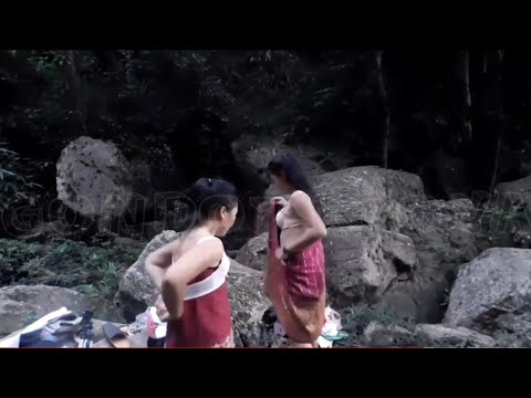 Dua gadis cantik mandi di Air terjun!!! hlua nkauj hmoob das dej taj nyoos girl hmong swim