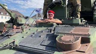 Wohin fährt der Ausbilder mit der Haubitze?