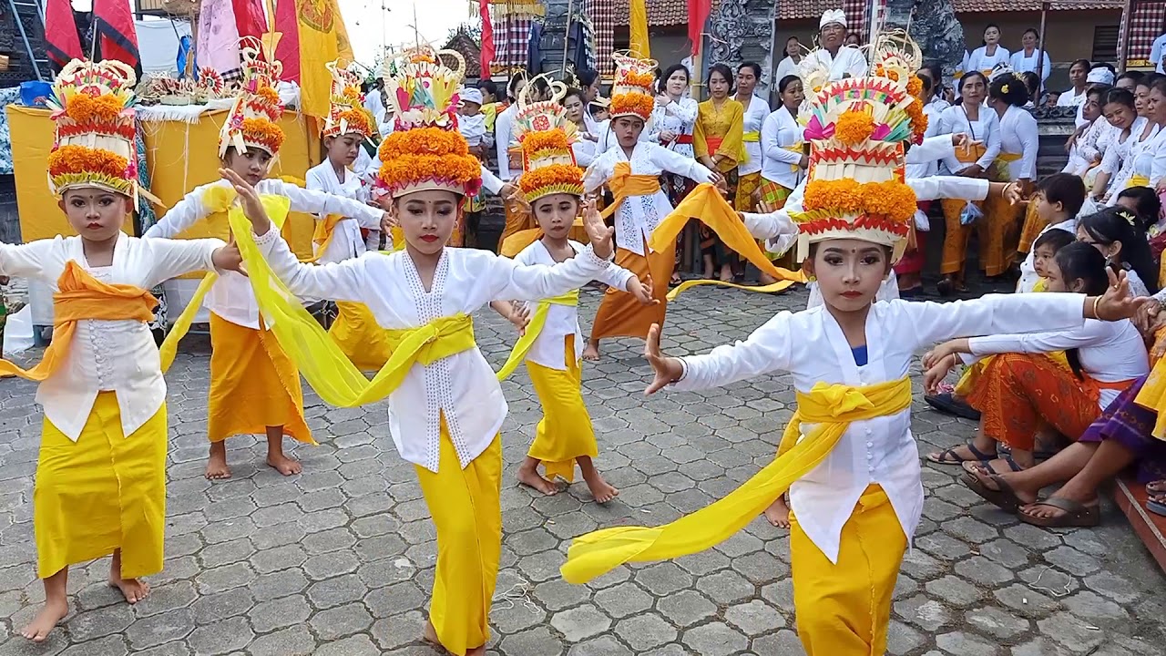 Tari rejang dewa anak anak