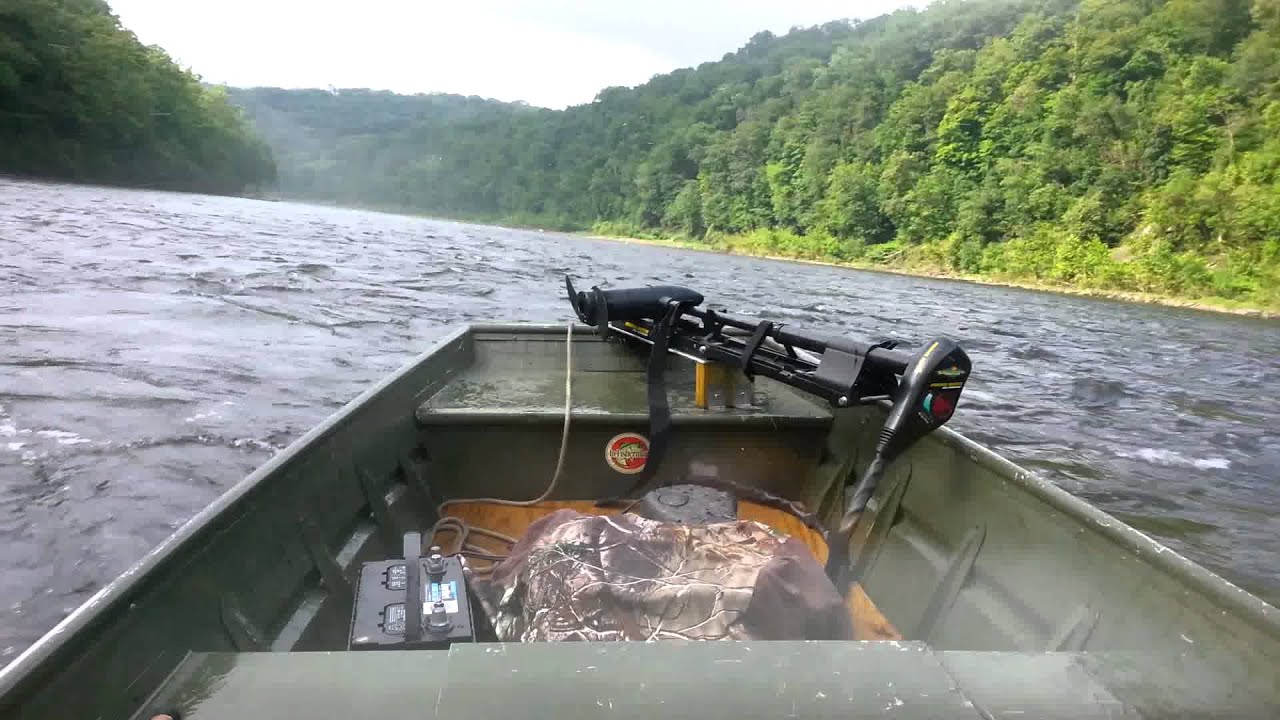 14 ft alumacraft with 25 hp jet - YouTube