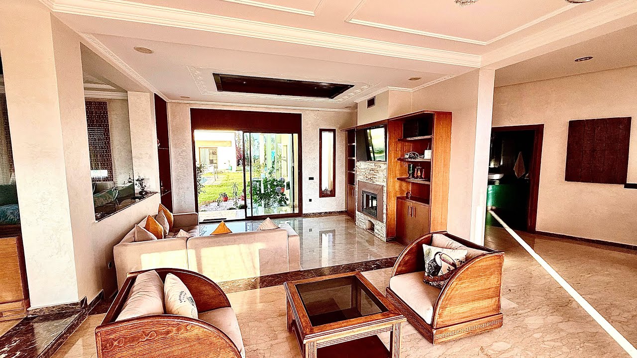 مزرعة للبيع  هكتار مع فيلا 600 متر ومسبح كبير الصخيرات قريبة ب5 دقايق على الكودرون موقع جد ممتاز 