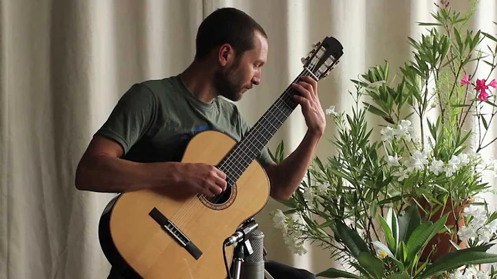 Johann Sebastian Bach: Bourree in e-minor BWV 996 ...