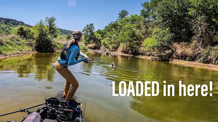 Fishing a Shallow, CLEAR Texas river (GIANT fish e...