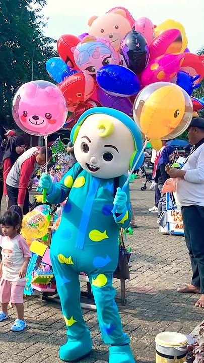 Cocomelon wheels on the bus go round