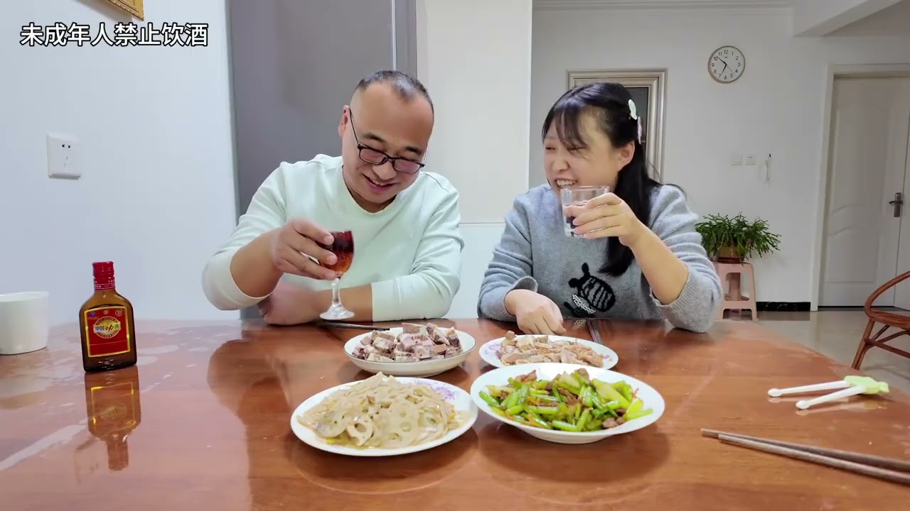 放年假了，回到家媳妇包牛肉馅水饺，炒四个小菜喝气相好#年假 #vlog日常 #齐鲁大地真得劲