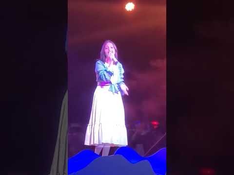 ماريا قحطان تغني للكبير ابوبكر سالم في مهرجان البلده