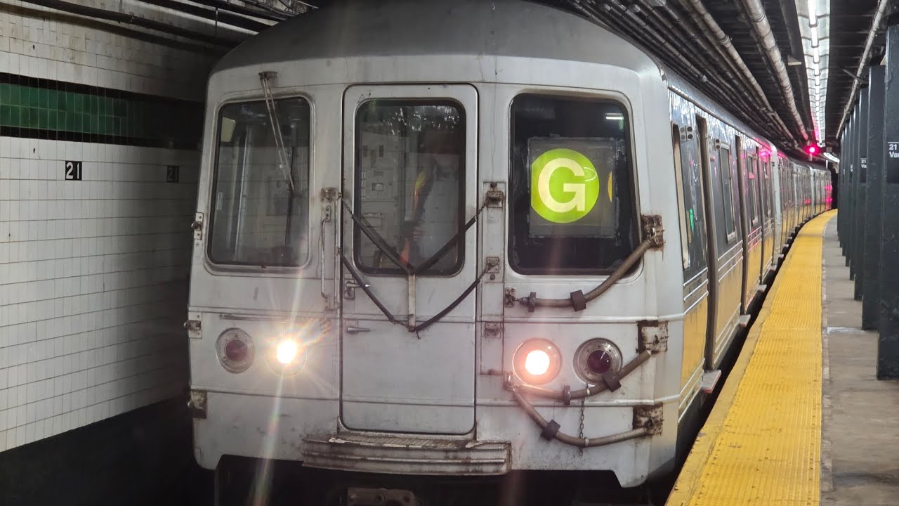 R46 R Train Set NYC Subway: R46 G Train (Set 5662-5664) at Greenpoint Avenue & 21st ...