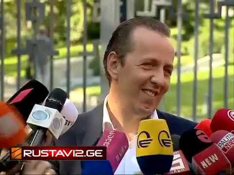 პროკურატურიდან გამოსული დიმიტრი გაბუნია ჟურნალისტების კითხებს პასუხობს
