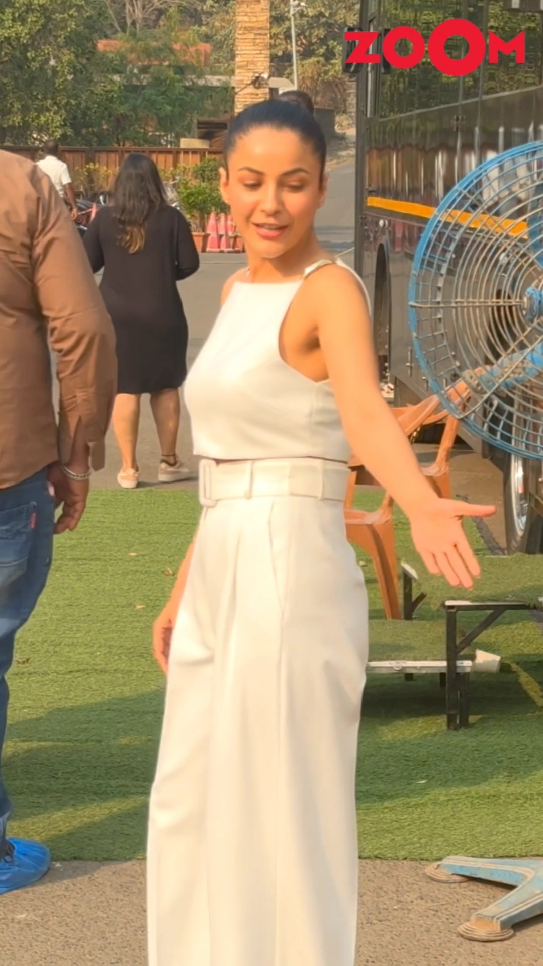 Shehnaaz Gill says her famous 'Kutta' dialogue of Bigg Boss as she spots a dof onset ? #shorts