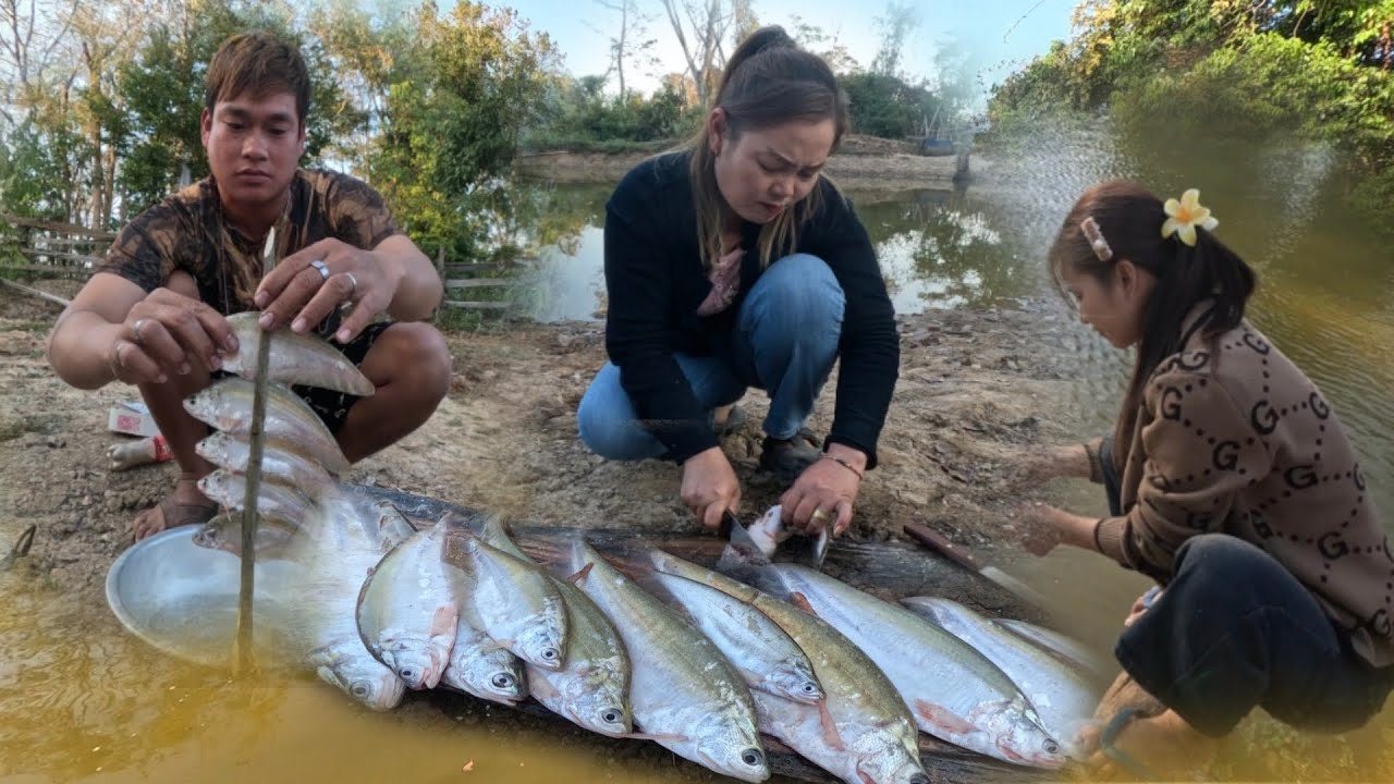 ลาบปลาตองอยู่หนองหัวหน้าดอน#สาวลาว #ชนบทลาว 