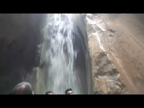 به کسی که از توی آبشار داره پایین میاد دقت کنید یا راهی خواهم یافت یا راهی خوام ساخت