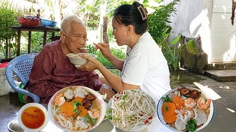 Bà lão 101 tuổi ăn sáng 1 tô Bánh Canh chà bá nấu chả cá thát lát tôm sú nấm đông cô|Thơm ngọt lịm