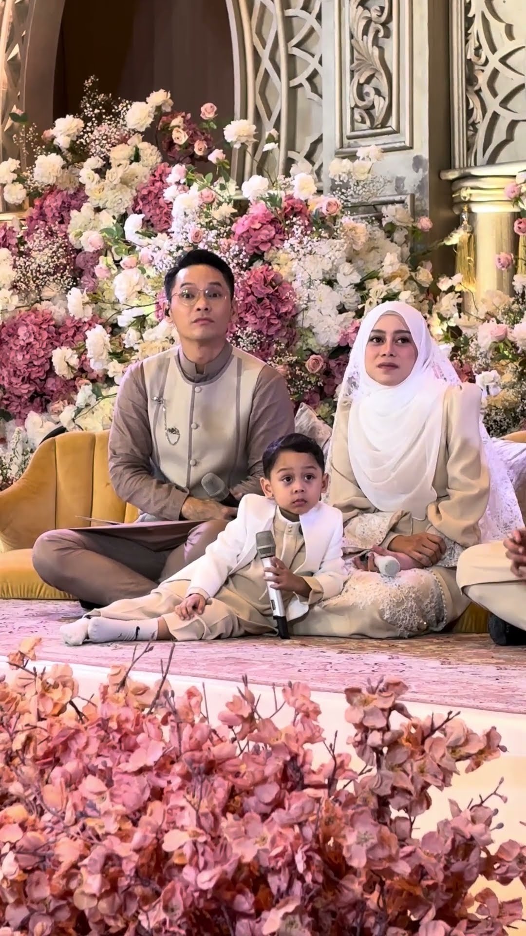 Abang L fokus nonton VT persalinan Bunda Lesti #shorts