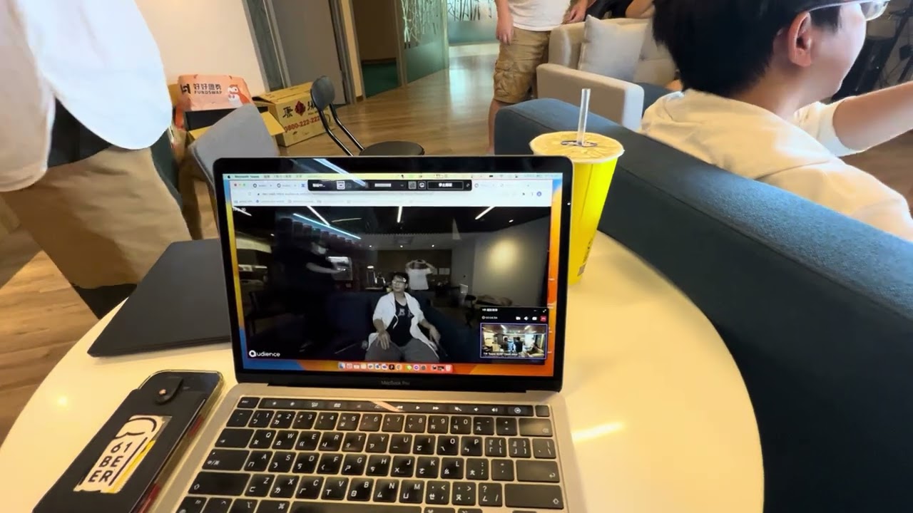 audience x CanonR5C VR180 3D livestreaming (audience + VR180 3D camera)