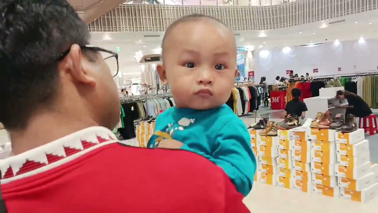 I usually spend the weekend with my kids, making food and traveling together.