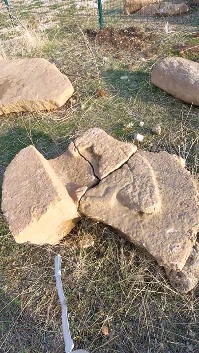 Им 12.000 лет ️Самое интересное вынесли за пределы раскопок Карахан ...