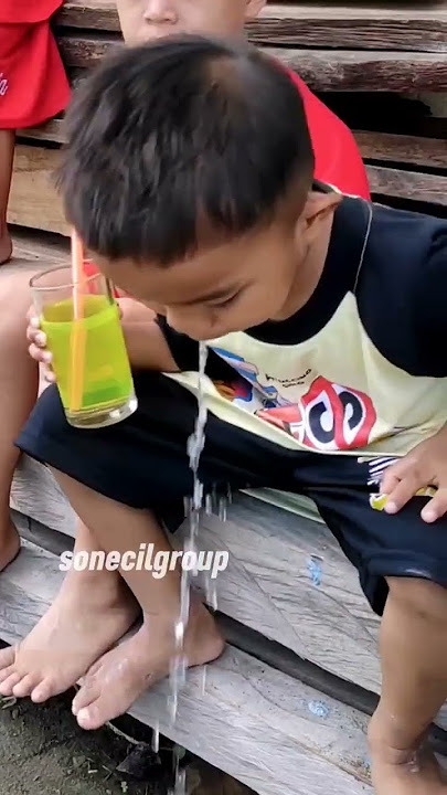 Sonecil Group Cerita ES NYA BERMASALAH 😂🤲 #sonecilgroup #iyrafb #bocilkampung #sonecilgrup