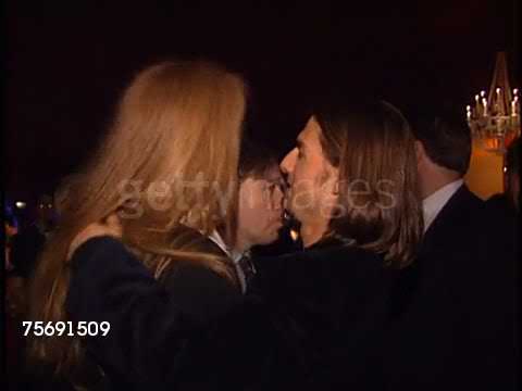 Tom Cruise kiss  Nicole Kidman Interview with the Vampire Premiere