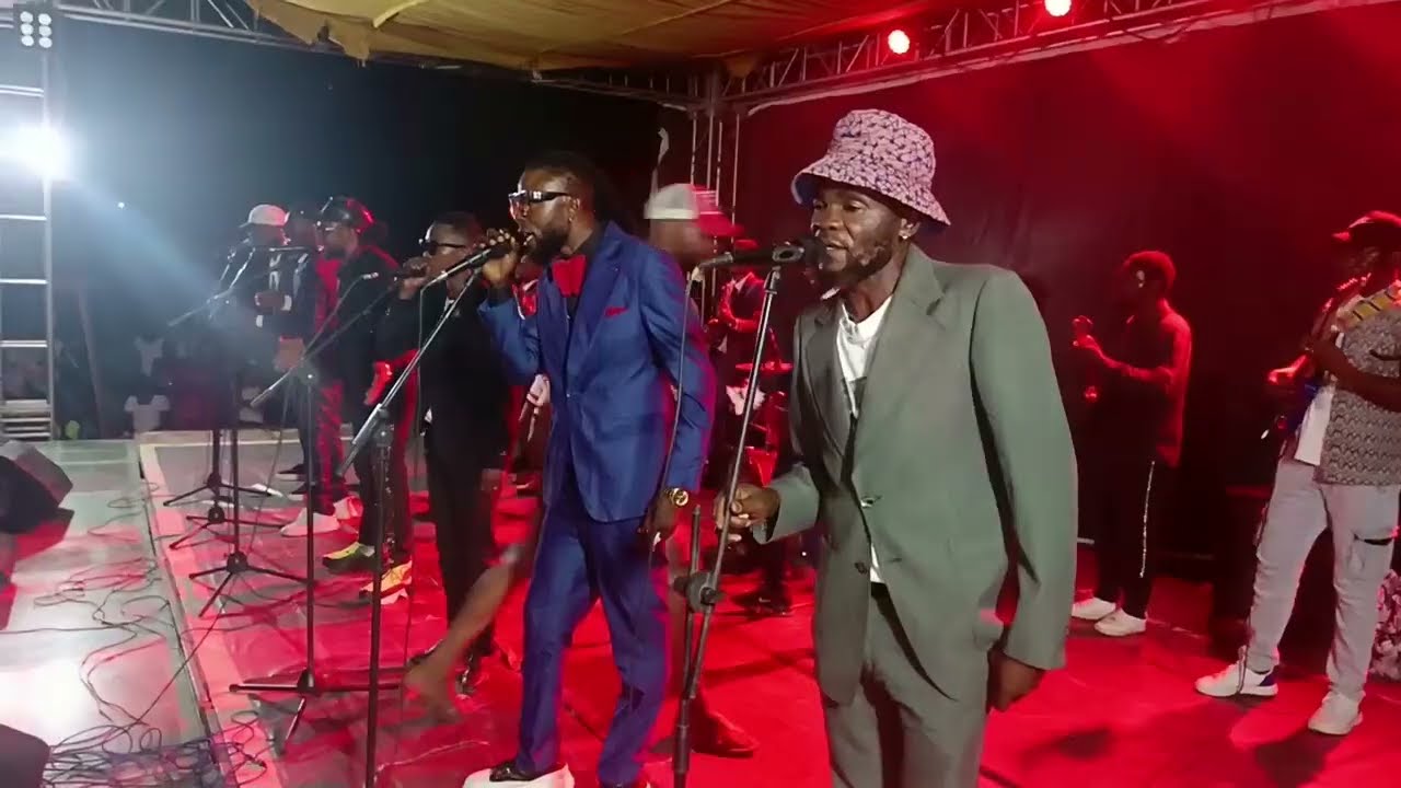 UMUKI - Medley Live de KIKWIT DÉMARREZ VROOM en avant première. Le Medley de la Bonne Année 2026.