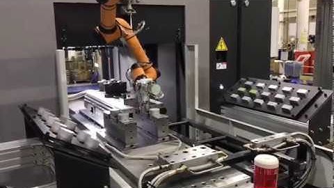 AUBO i5 Machine Loading