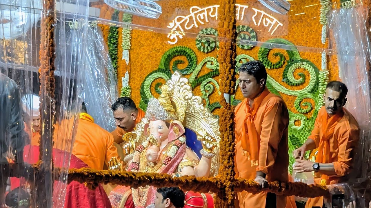 India's Richest Businessman Vantara's Anant Ambani Ganpati Antilia cha ...