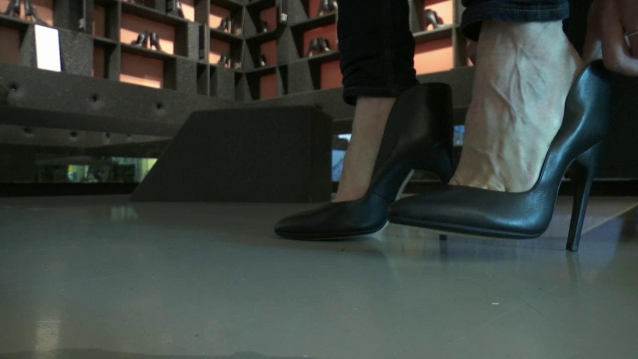 Mannen klungelen met pumps - YouTube