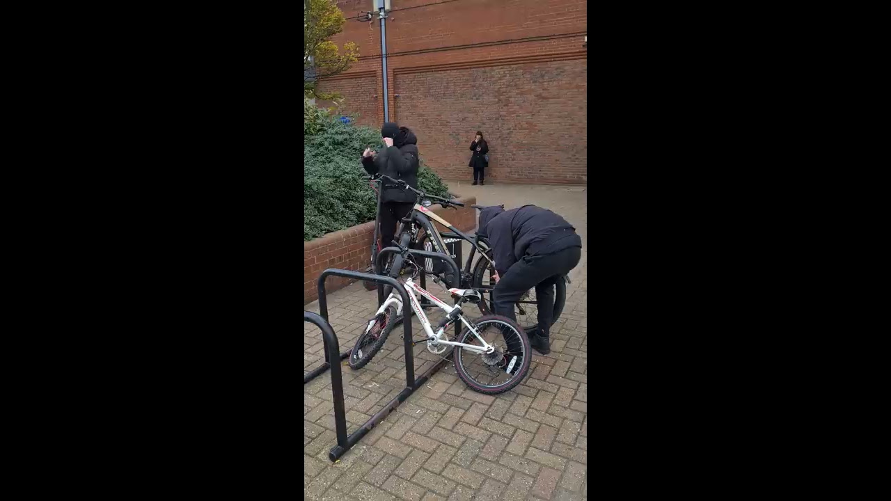Bike Theft In Broad Daylight