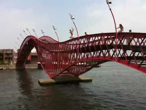 Bridge jump Borneo eiland