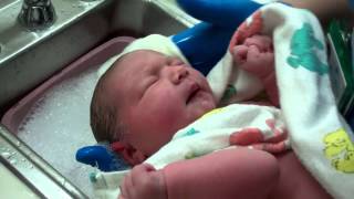 Download Lagu Maya's first bath and video MP3