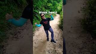 When Hiker Dance