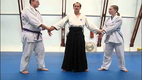 Aikido Exercises: Aiki Taiso—Tekubi Kosa Undo in a Technique