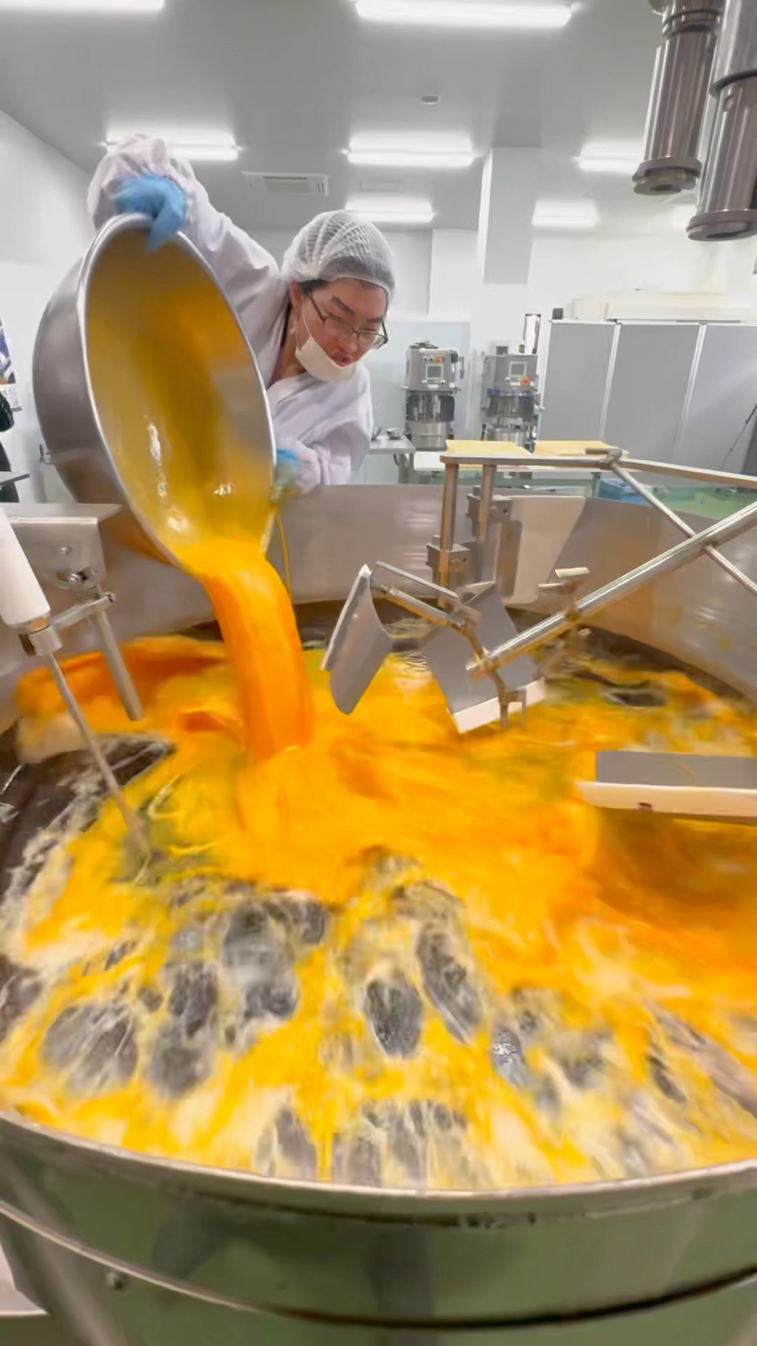 いよちゃんコラボ】100人前を作る巨大炒飯マシーン🍳Ginat Fried Rice