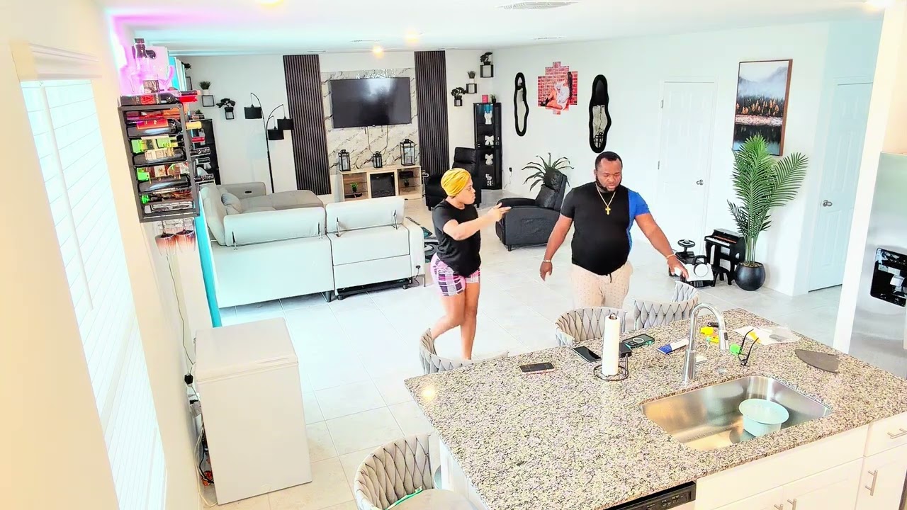 Yon Fanatik pot Soraya plent pou Mwen paske li jwenn griyenm sou telephone Madanm 