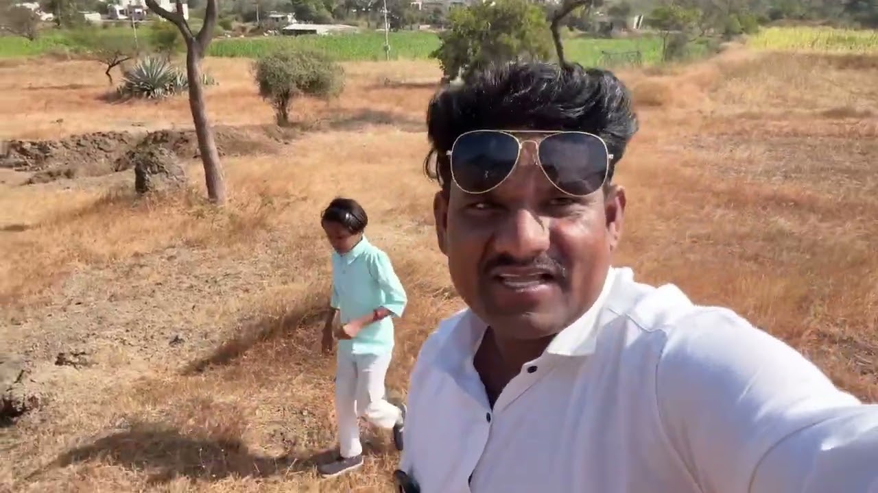 बघा किती मोठ्या डोंगरावर चढवल आहे पोराना पूजा ताई आणी पुनमला लय मज्जा 😂