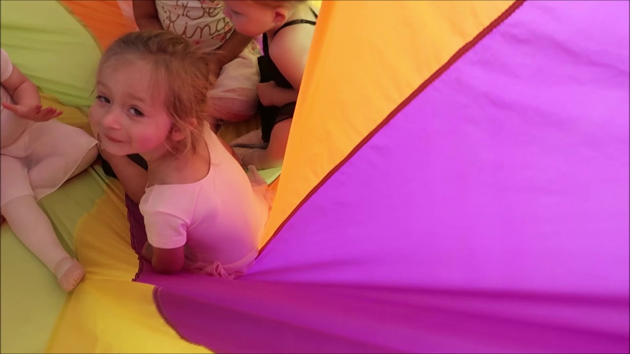 Arielle goes to toddler dance class Mommy and Me Dance Skip to my